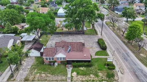 713 Fairbanks St, Houston, TX 77009
