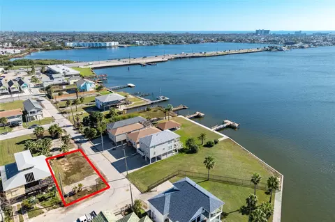 1120 64th St, Galveston, TX 77551