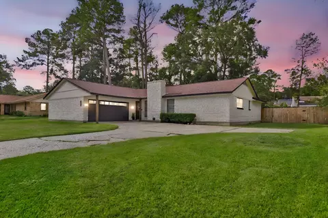 212 Normal Park Dr, Huntsville, TX 77320