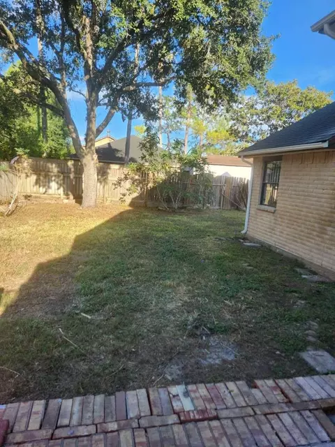 8015 Crestwick Dr, Houston, TX 77083
