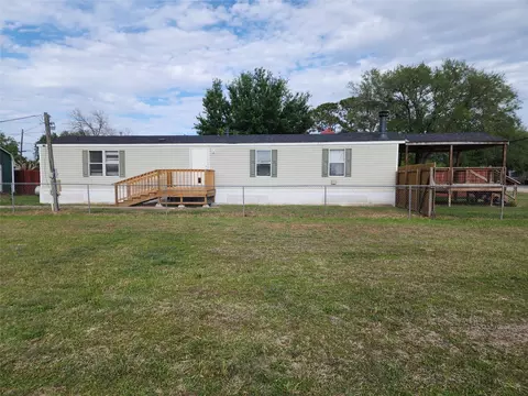 502 Magnusson Ave, Palacios, TX 77465