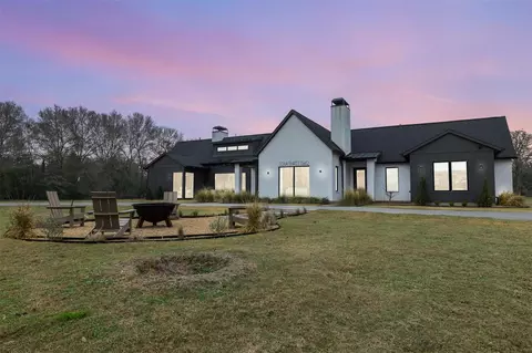 432 S Garrett Cir, Bellville, TX 77418