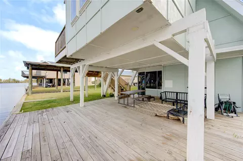 Exterior - 239 Redfish Dr, Freeport, TX 77541 photo 7 of 10
