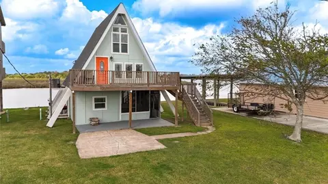 239 Redfish Dr, Freeport, TX 77541