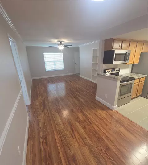 2350 Bering Dr, Houston, TX 77057