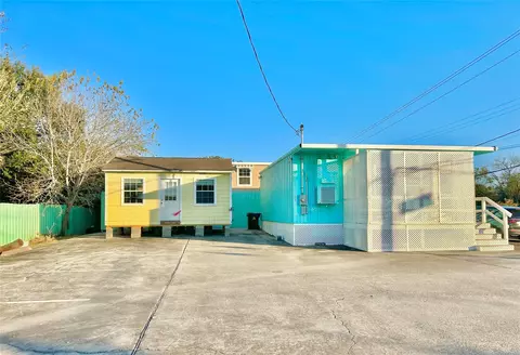 927 27th St, Dickinson, TX 77539