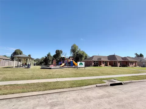 7818 Red Oak Ln, Texas City, TX 77591
