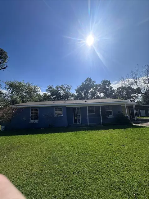 108 Yaupon Dr, Baytown, TX 77520