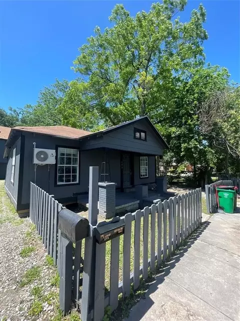 105 E Adoue St, Baytown, TX 77520 photo 1