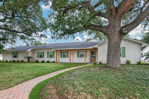 11322 Oak Spring Dr E, Houston, TX 77043