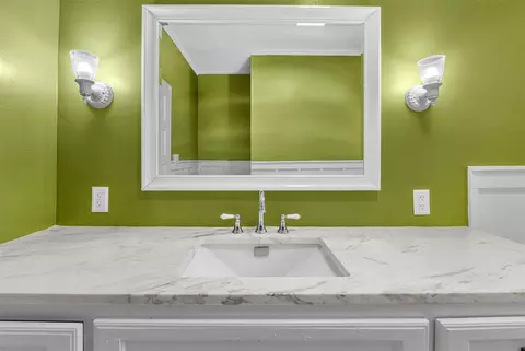 Bath - 335 N Robb St, Trinity, TX 75862 photo 3 of 5