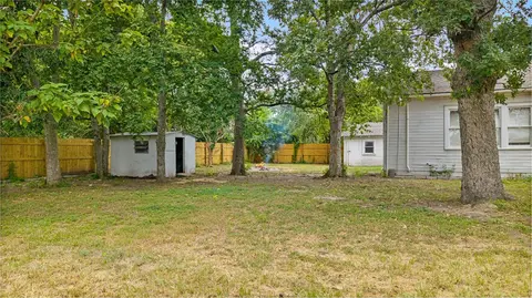 Exterior - 335 N Robb St, Trinity, TX 75862 photo 3 of 5