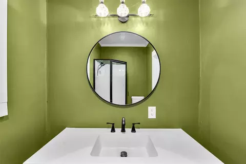 Bath - 335 N Robb St, Trinity, TX 75862 photo 5 of 5