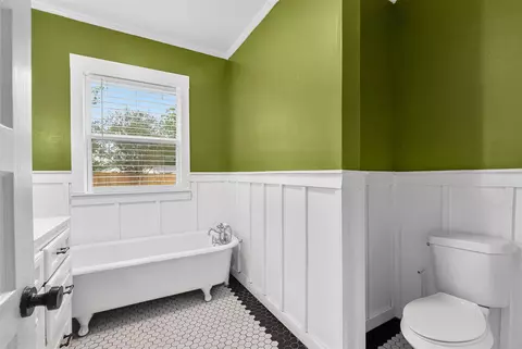 Bath - 335 N Robb St, Trinity, TX 75862 photo 1 of 5