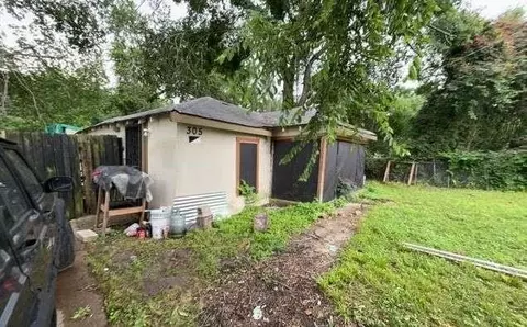 305 W End St, Terrell, TX 75160