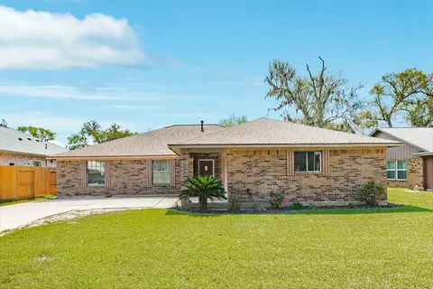 305 Freeman Blvd, West Columbia, TX 77486