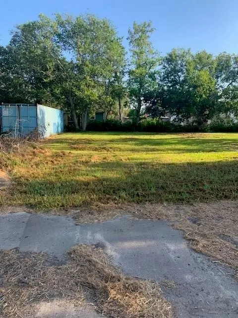 157 Cossin Rd, Angleton, TX 77515 photo 7