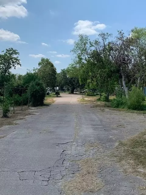 157 Cossin Rd, Angleton, TX 77515