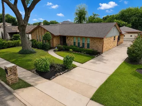 950 W Donovan St, Houston, TX 77091