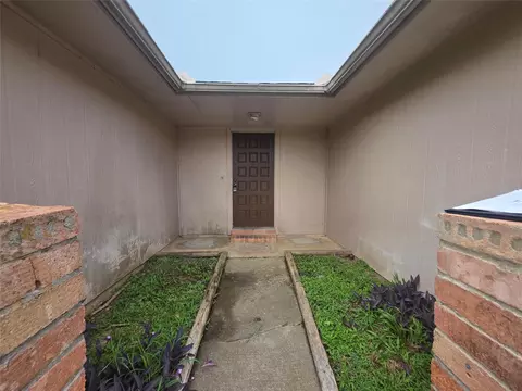 9918 Willmont Rd, La Porte, TX 77571