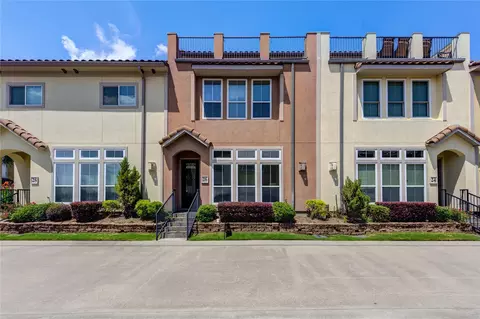 26 W Oaks Dr, Houston, TX 77058