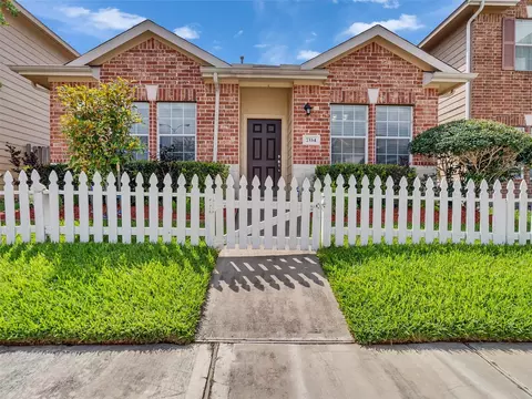7334 Autumn Sun Dr, Houston, TX 77083