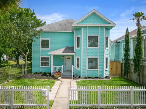3525 Avenue 0, Galveston, TX 77550