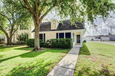 9622 Farrell Dr, Houston, TX 77070