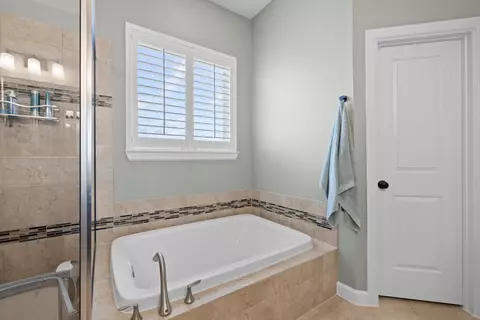 Bath - 3311 Sunlight Hill Ln, Spring, TX 77386 photo 3 of 5