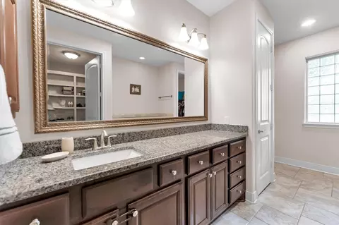Bath - 1735 Opal Trl, Willis, TX 77378 photo 4 of 5