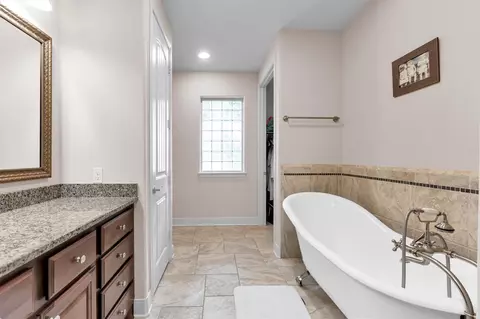 Bath - 1735 Opal Trl, Willis, TX 77378 photo 1 of 5