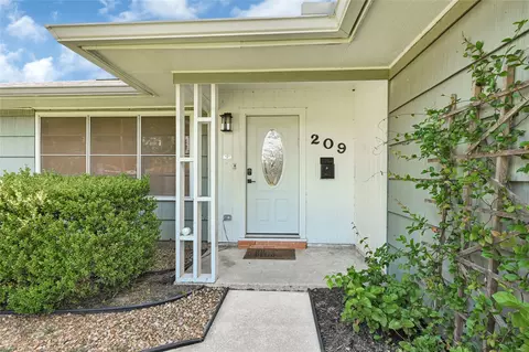 209 W 6th St, Deer Park, TX 77536