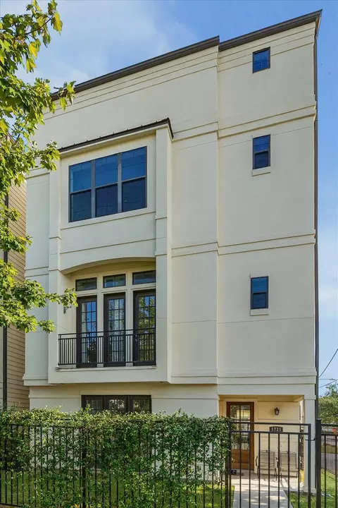 1721 Shearn St, Houston, TX 77007