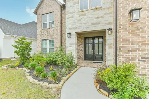 Exterior - 26923 Longwood Ledge Dr, Spring, TX 77389 photo 2 of 8