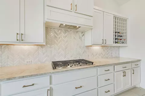 Kitchen - 26923 Longwood Ledge Dr, Spring, TX 77389 photo 4 of 5