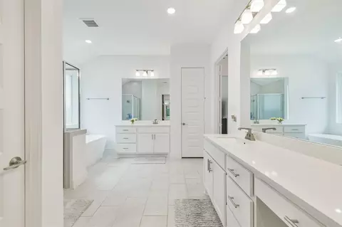 Bath - 26923 Longwood Ledge Dr, Spring, TX 77389 photo 1 of 3