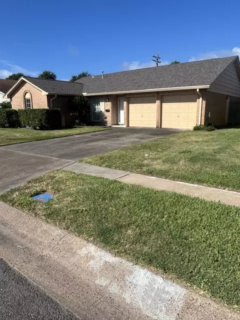 3213 Pine St, Galveston, TX 77551