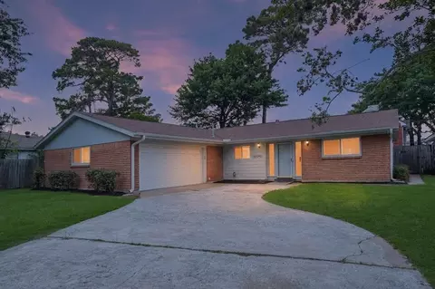 10010 Westview Dr, Houston, TX 77055