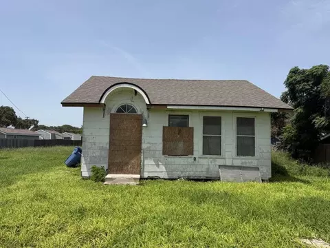 436 Lakeside Dr, Corpus Christi, TX 78418