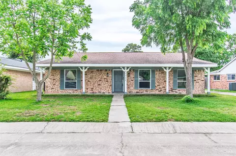 11726 N Willow Cir, Houston, TX 77071