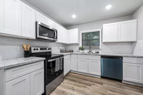 709 E Gulf St, Baytown, TX 77520
