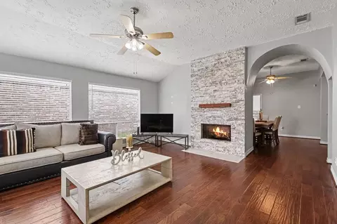 16147 New Field Dr, Houston, TX 77082
