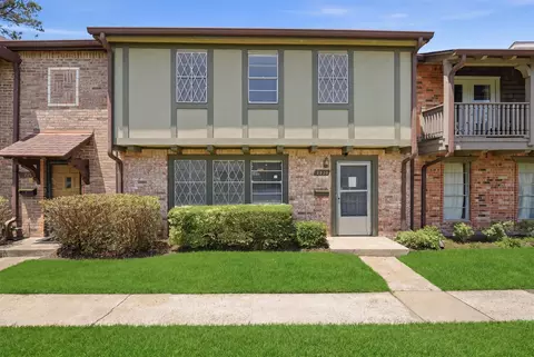 2220 Shadowdale Dr #350, Houston, TX 77043