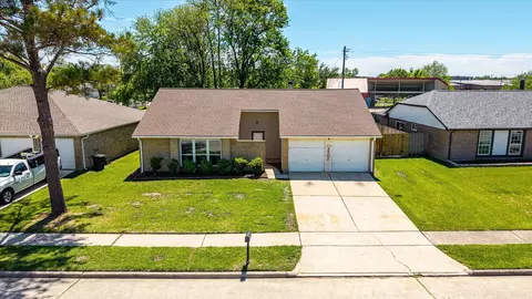 2507 Kings Chapel Rd, Friendswood, TX 77546
