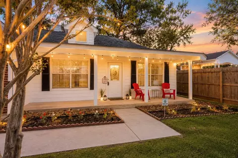 606 S Pine St, Tomball, TX 77375