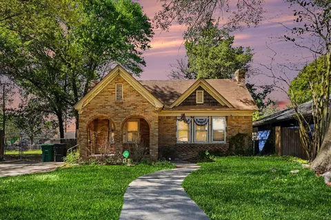 8405 Glenview Dr, Houston, TX 77017