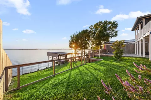 3114 Bay Oaks Harbor Dr, Baytown, TX 77523
