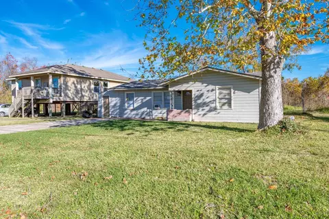 6717 Fairwood Rd, Hitchcock, TX 77563