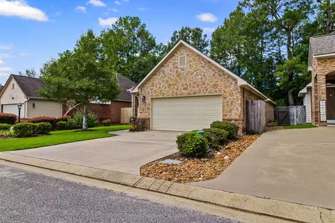 102 Sunshine Ln, Livingston, TX 77351