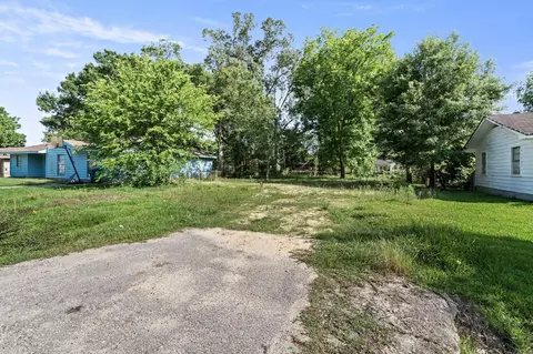 9195 Mclean St, Beaumont, TX 77707